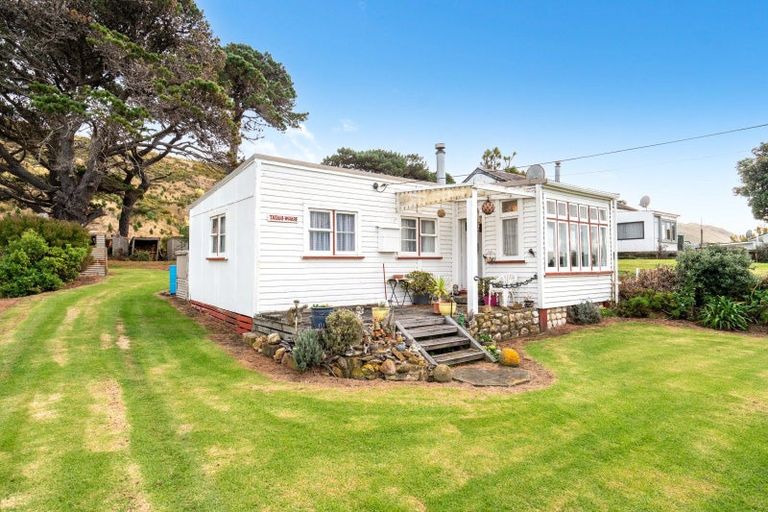 Photo of property in 1095 Mataikona Road, Mataikona, Tinui, 5889