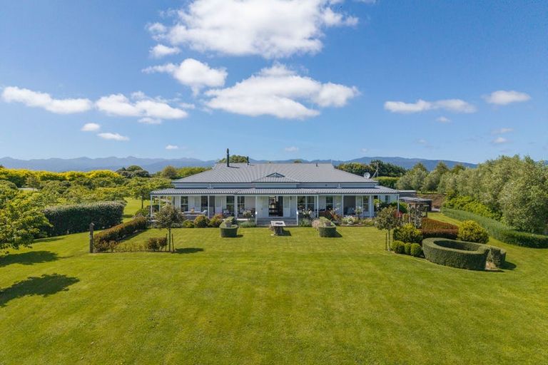 Photo of property in 68 Tarahunga Road, Levin, 5571