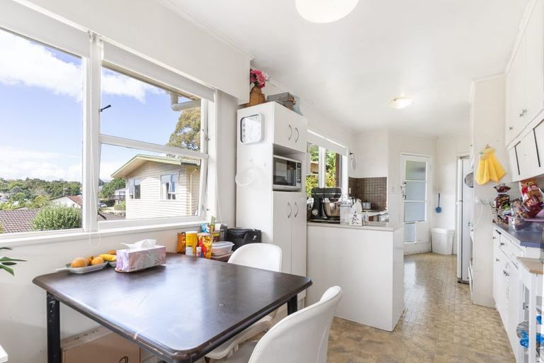 Photo of property in 17 Sovereign Place, Glenfield, Auckland, 0629