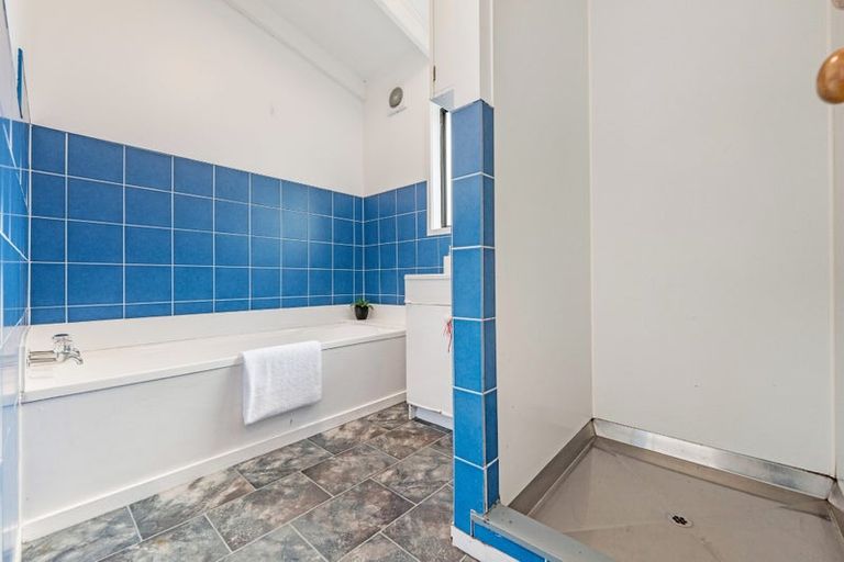 Photo of property in 2/104 Ocean View Road, Northcote, Auckland, 0627