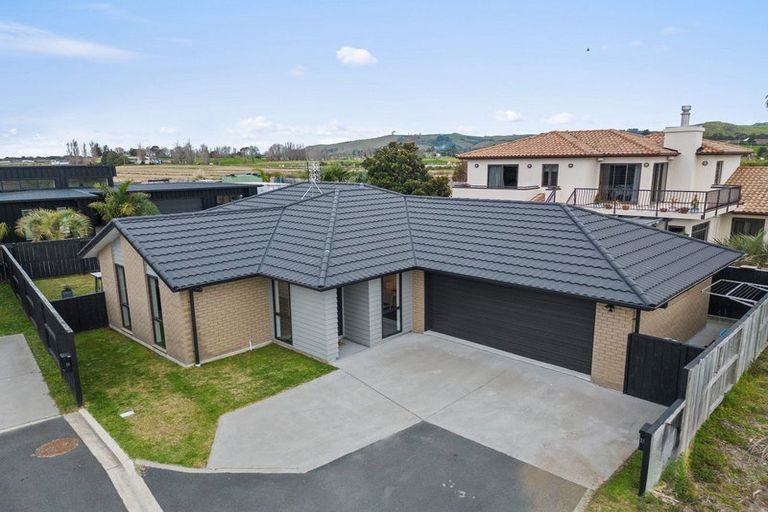 Photo of property in 18 Centaine Way, Papamoa Beach, Papamoa, 3118