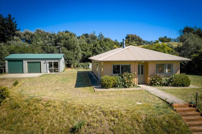 Photo of property in 50 Morrison Road, Te Horo, Otaki, 5581