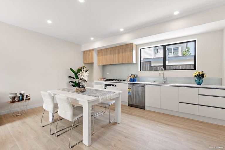 Photo of property in 37c Kingdale Road, Henderson, Auckland, 0610