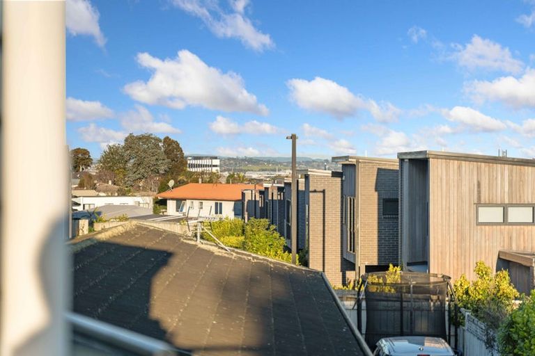 Photo of property in 46 Commissariat Road, Mount Wellington, Auckland, 1060