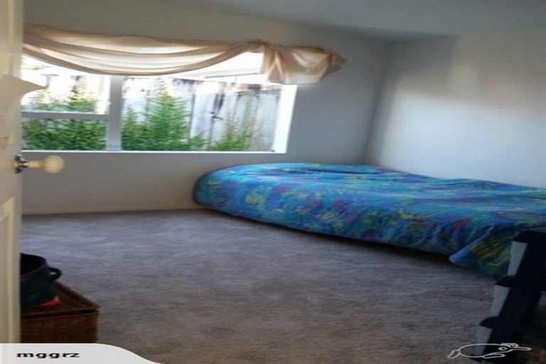 Photo of property in 1/4 Tawa Road, Te Atatu Peninsula, Auckland, 0610