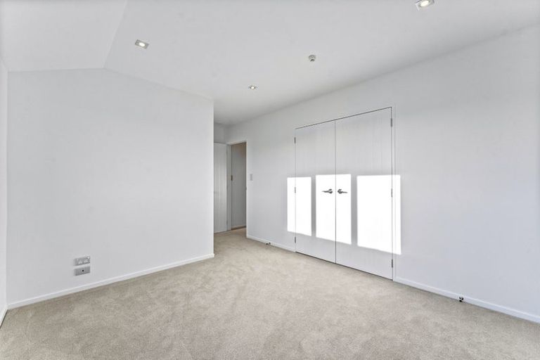 Photo of property in The Rise, 2/11 Hatfield Place, Albany Heights, Auckland, 0632