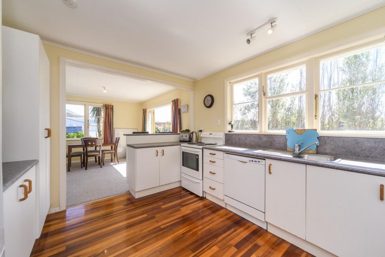 Photo of property in 14 Marsden Place, Awapuni, Palmerston North, 4412