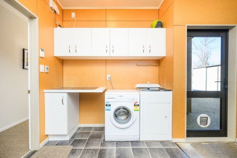 Photo of property in 48 Johnstone Drive, Fitzherbert, Palmerston North, 4410