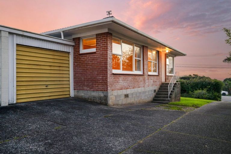 Photo of property in 1/229 Glenfield Road, Hillcrest, Auckland, 0627