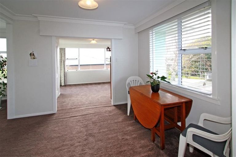 Photo of property in 42 Awanui Street, Merrilands, New Plymouth, 4312