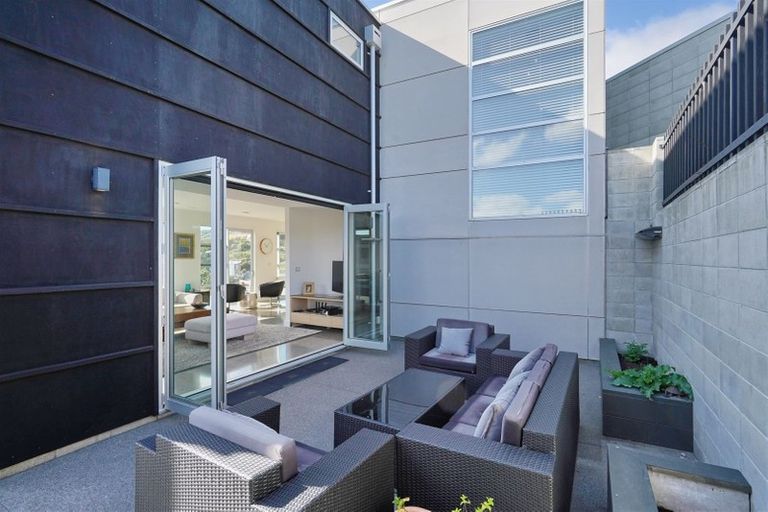 Photo of property in 105 Glenstrae Road, Redcliffs, Christchurch, 8081