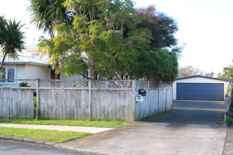 Photo of property in 2/15 Picton Street, Papatoetoe, Auckland, 2024