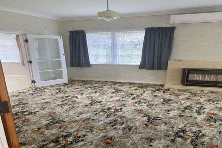 Photo of property in 17 Raroa Terrace, Tawa, Wellington, 5028