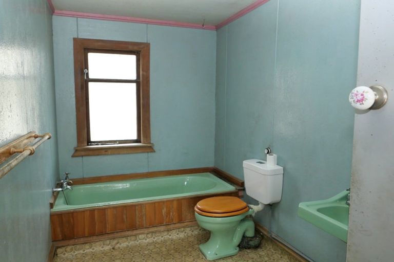 Photo of property in 15 Beach Road, Paekakariki, 5034