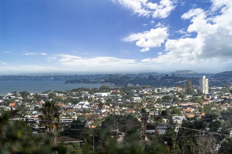 Photo of property in 1/33 Castor Bay Road, Castor Bay, Auckland, 0620