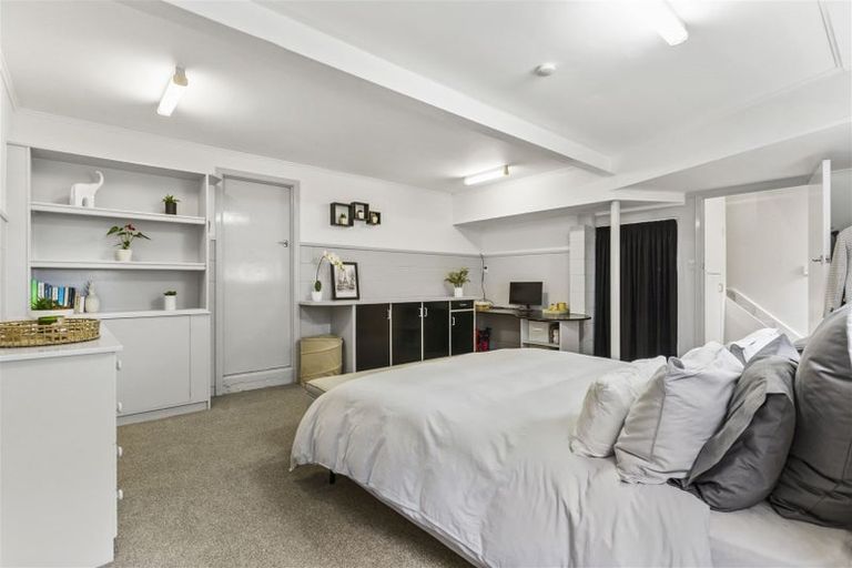 Photo of property in 1/345a Wairau Road, Totara Vale, Auckland, 0629