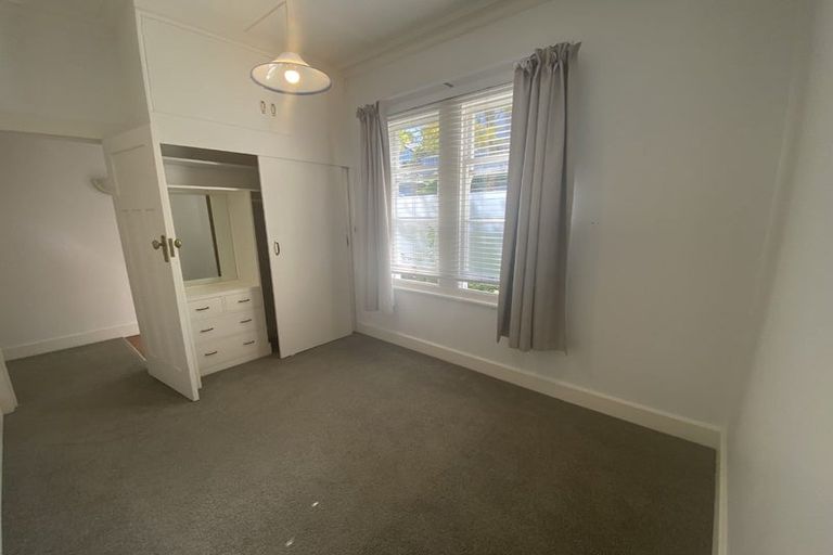 Photo of property in 9 Hillside Crescent South, Leigh, Auckland, 0985