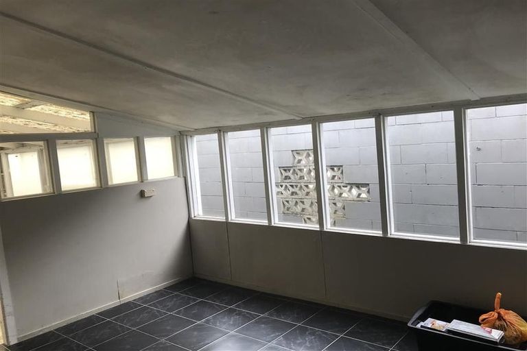 Photo of property in 120 View Road, Sunnyvale, Auckland, 0612