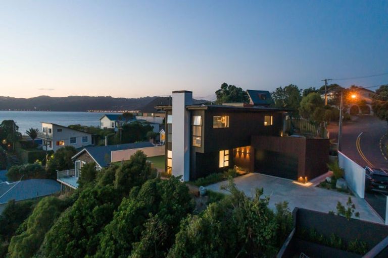 Photo of property in 5 Howard Road, Point Howard, Lower Hutt, 5013