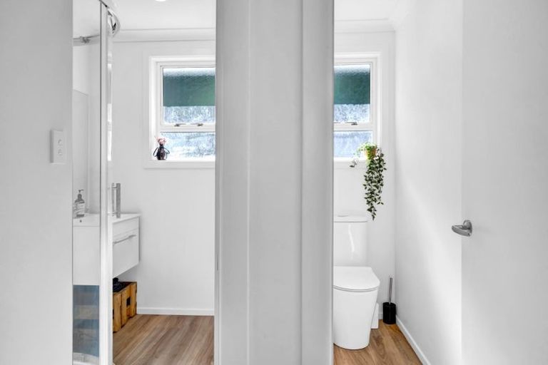 Photo of property in 25 Simons Street, Moturoa, New Plymouth, 4310