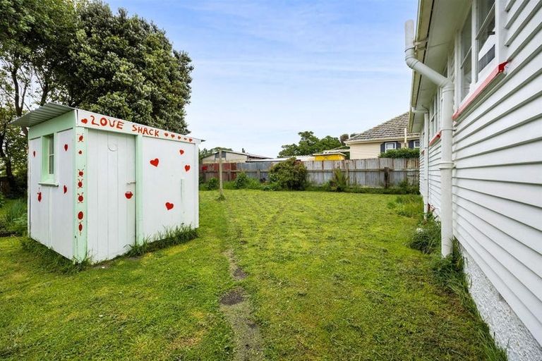Photo of property in 183 Egmont Street, Patea, 4520