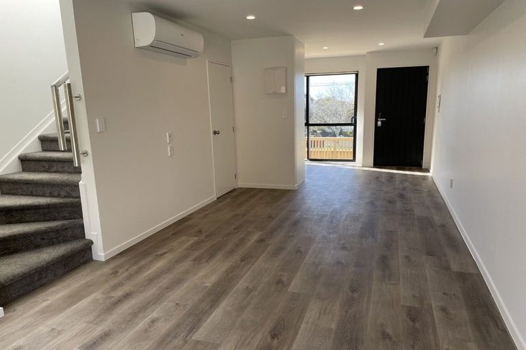 Photo of property in 4d Hepburn Road, Glendene, Auckland, 0602