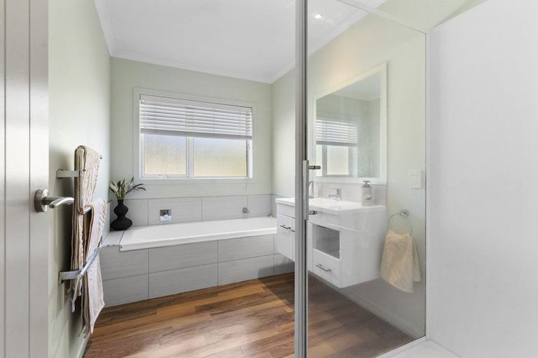 Photo of property in 4 Camellia Lane, Carterton, 5713