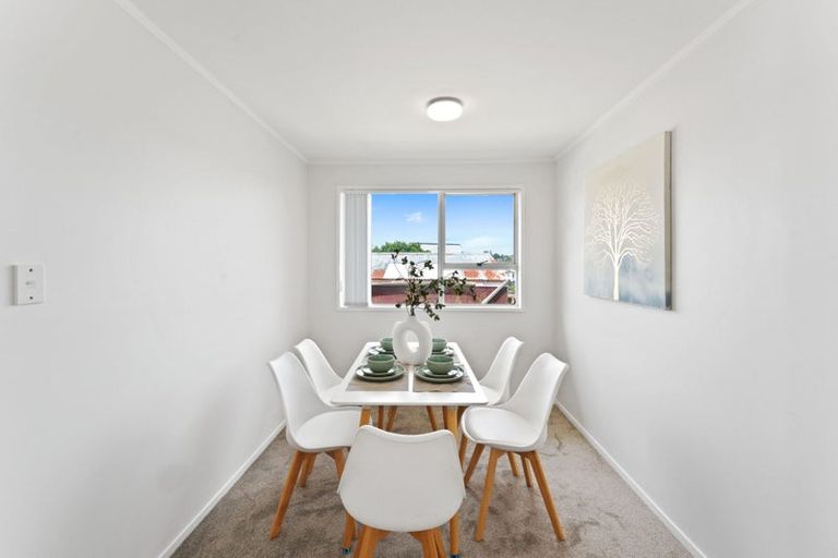 Photo of property in 2/48 Archmillen Avenue, Pakuranga Heights, Auckland, 2010