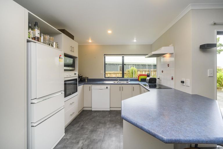 Photo of property in 3 Abby Road, Fitzherbert, Palmerston North, 4410