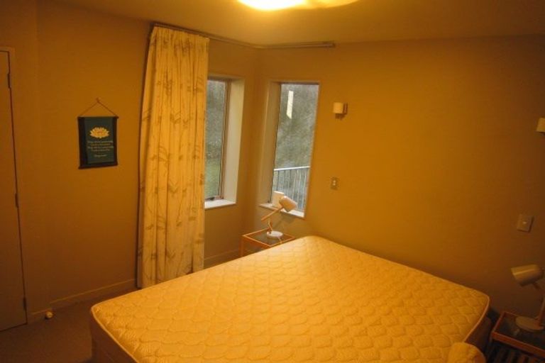 Photo of property in 72 Oriental Parade, Oriental Bay, Wellington, 6011