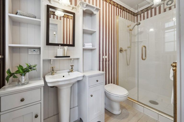 Photo of property in 56 Queen Street, Northcote Point, Auckland, 0627