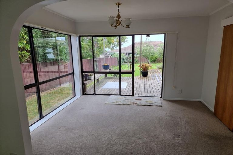 Photo of property in 57 Dalwhinnie Parade, Highland Park, Auckland, 2010