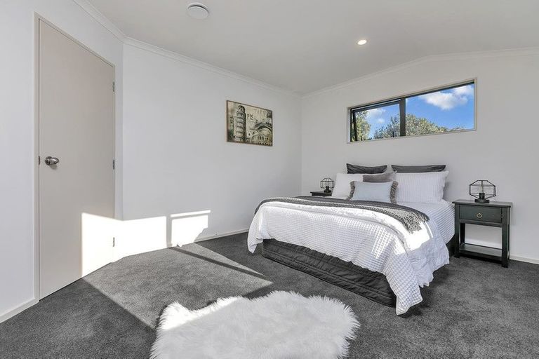 Photo of property in 40a Roberts Road, Glenfield, Auckland, 0629