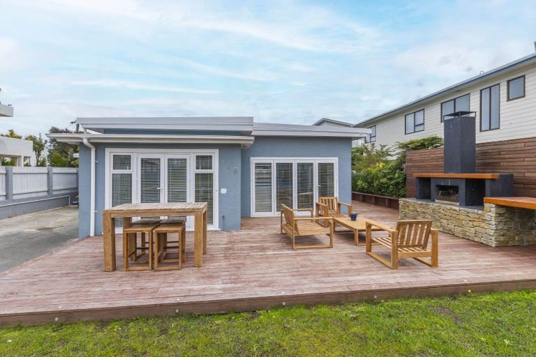 Photo of property in 116 Seaview Road, Paraparaumu Beach, Paraparaumu, 5032