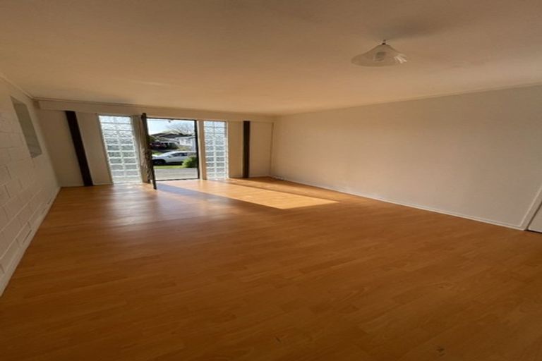 Photo of property in 10 Bodi Place, Te Atatu South, Auckland, 0610