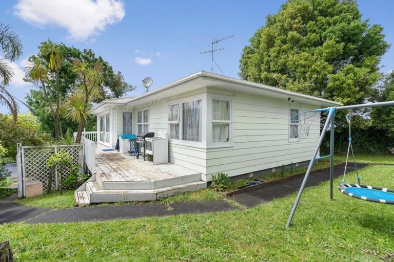 Photo of property in 137 Gossamer Drive, Pakuranga Heights, Auckland, 2010