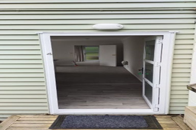 Photo of property in 12 Mataroa Avenue, Northland, Wellington, 6012