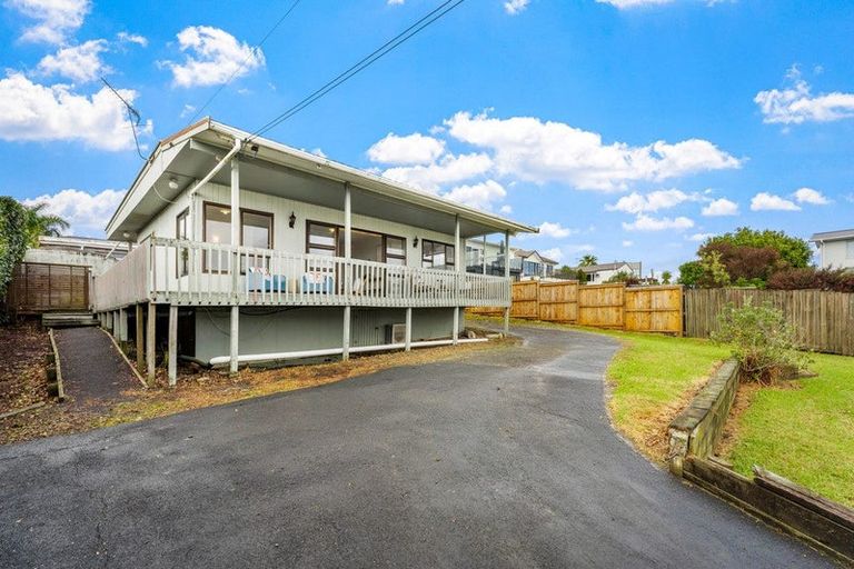 Photo of property in 19 Tindalls Bay Road, Tindalls Beach, Whangaparaoa, 0930