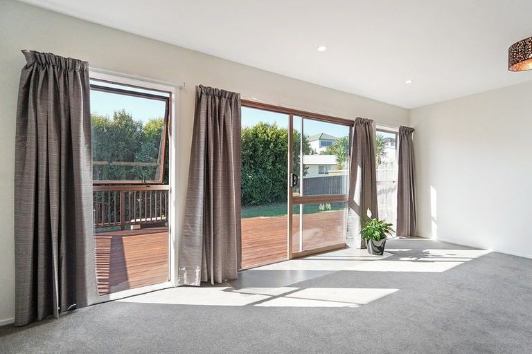 Photo of property in 9 Banksia Place, Goodwood Heights, Auckland, 2105