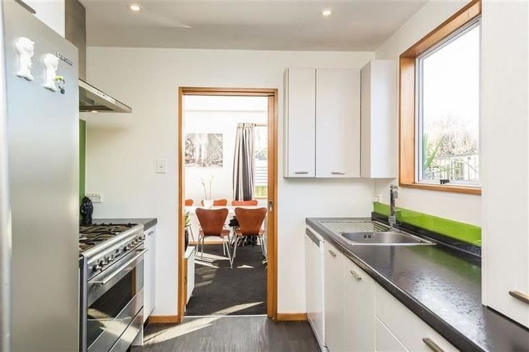 Photo of property in 1a Dulles Place, Papanui, Christchurch, 8053