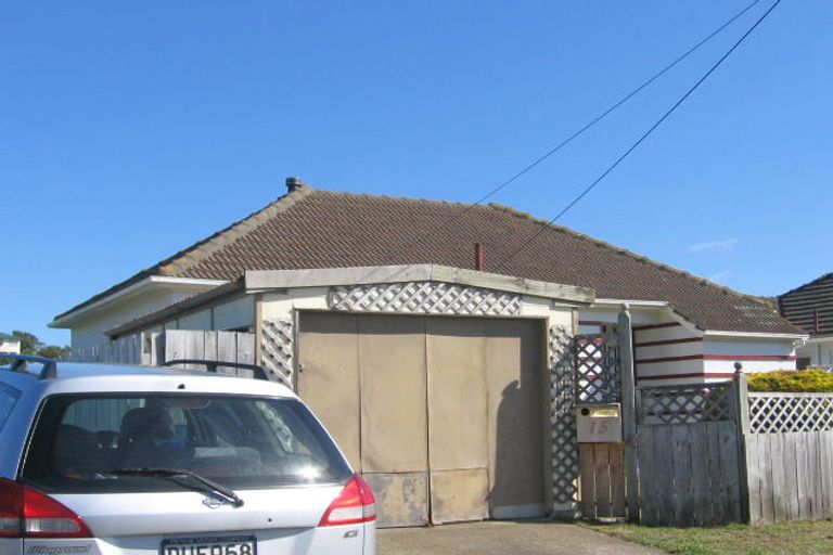 Photo of property in 15 Leveson Street, Strathmore Park, Wellington, 6022