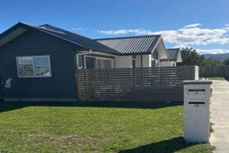 Photo of property in 4 Van Baarle Close, Carterton, 5713