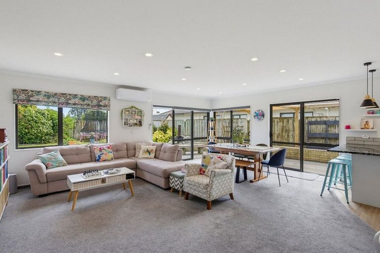 Photo of property in 166 Milne Drive, Paraparaumu, 5032