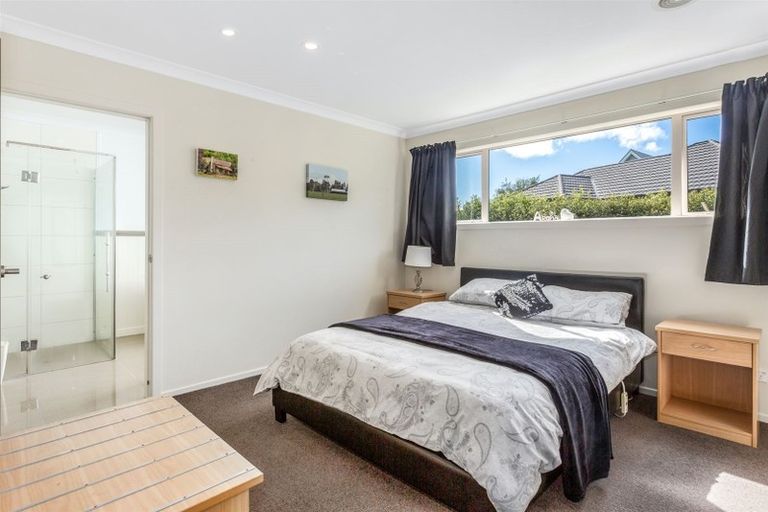 Photo of property in 13 Kepler Way, Aotea, Porirua, 5024