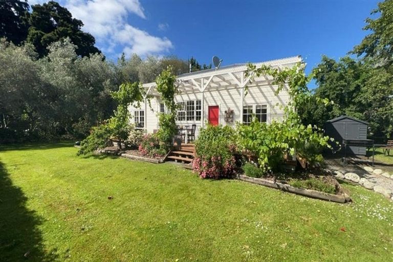 Photo of property in 97 Kuratawhiti Street, Greytown, 5794