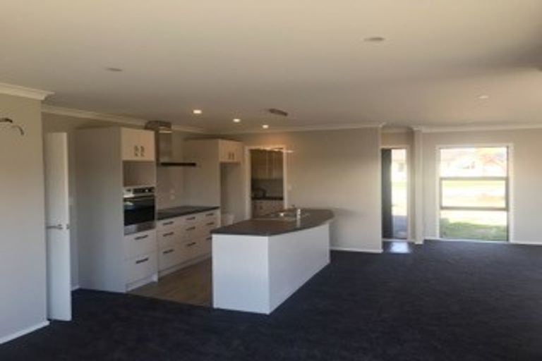 Photo of property in 8 Austin Reid Avenue, Carterton, 5713