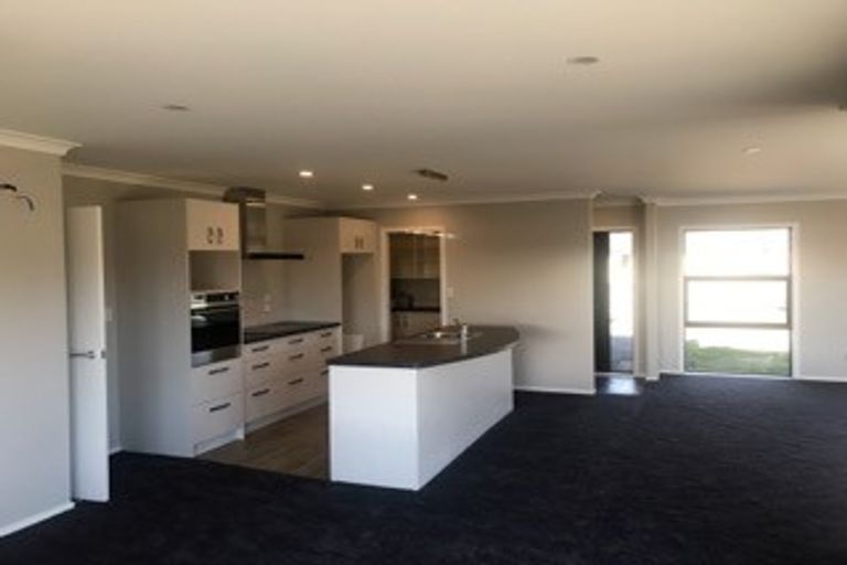 Photo of property in 8 Austin Reid Avenue, Carterton, 5713