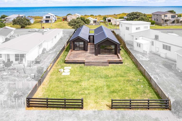 Photo of property in 16 Coleman Avenue, Waverley, 4591