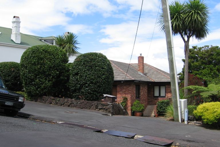 Photo of property in 7 Hinemoa Street, Birkenhead, Auckland, 0626