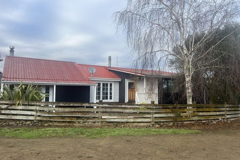 Photo of property in 103 Waikawa Beach Road, Manakau, Levin, 5573